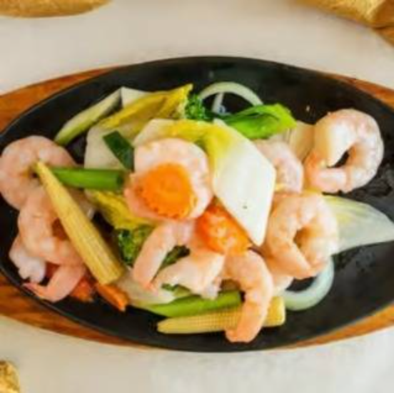 Garlic King Prawns — succulent prawns wok-tossed in fragrant garlic